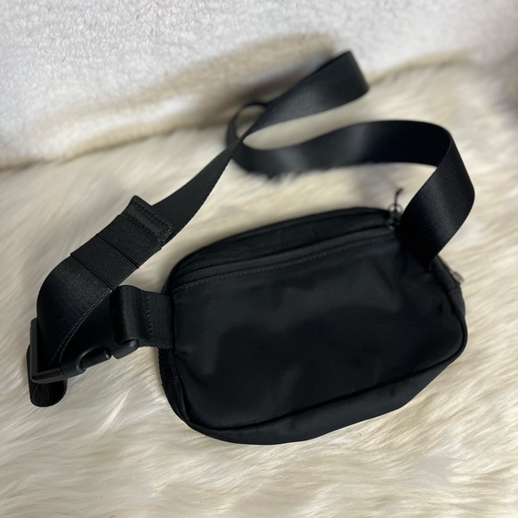 Lululemon fanny pack - Picture 3 of 5